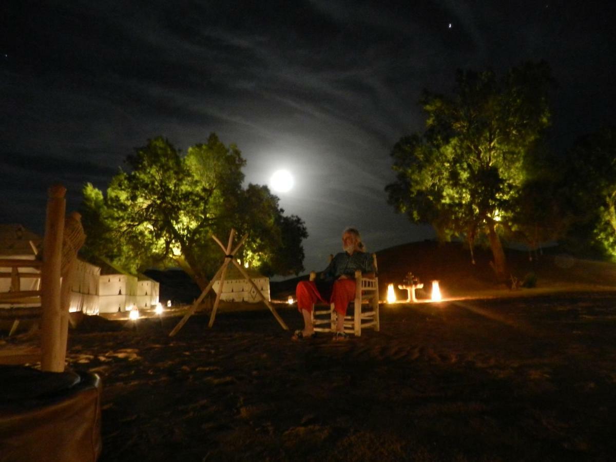 ホテルPrestigious Camp メルズーガ エクステリア 写真
